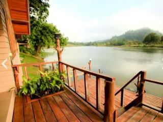 The Nature Club Resort Sangkhla Buri Exteriör bild